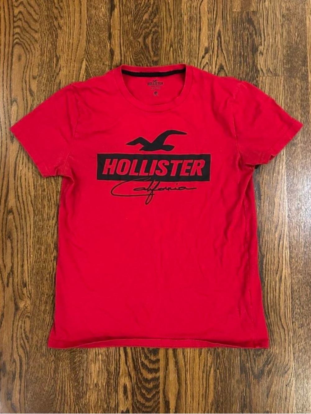 Hollister California red graphic tee